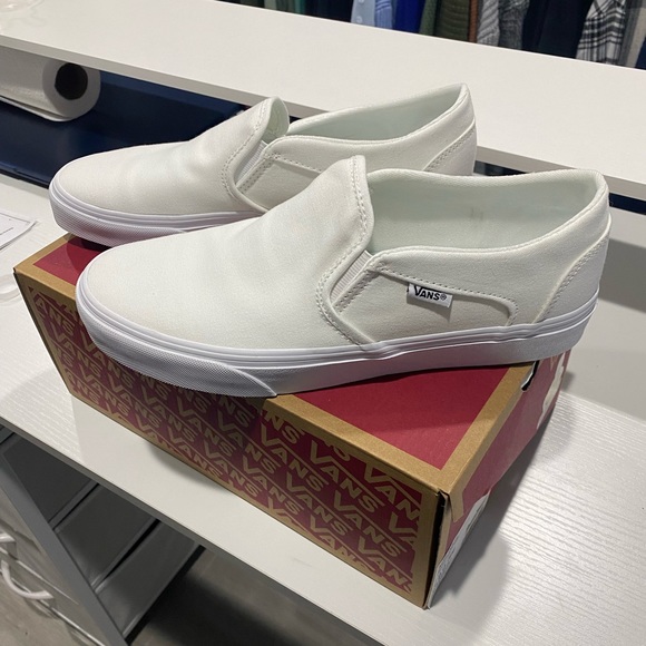 Brand New Vans - Picture 3 of 6